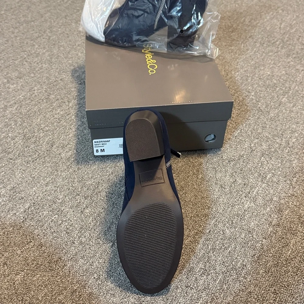 Style & Co
Women's Masrinaa Ankle Booties size 8 M - Picture 3 of 7